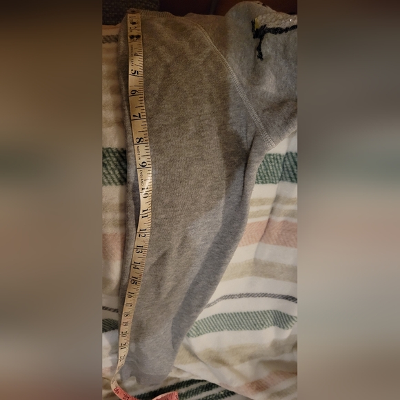 American Eagle Outfitters cute gray sweatshirt with penguins - Picture 5 of 6